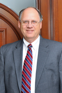headshot of dr gary williams